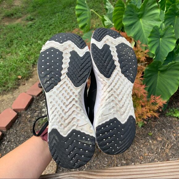 Nike Odyssey React 2 Black Flyknit Sneakers Running - Picture 5 of 7